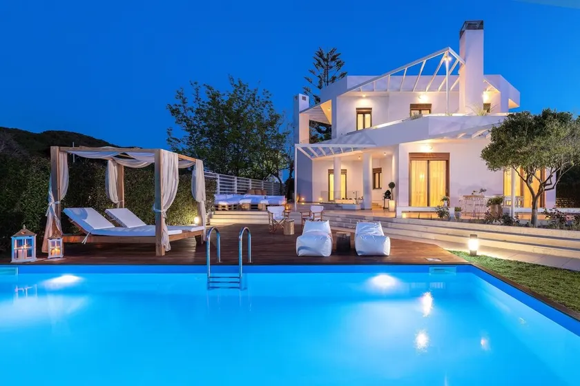 Love White Villa - Image 1