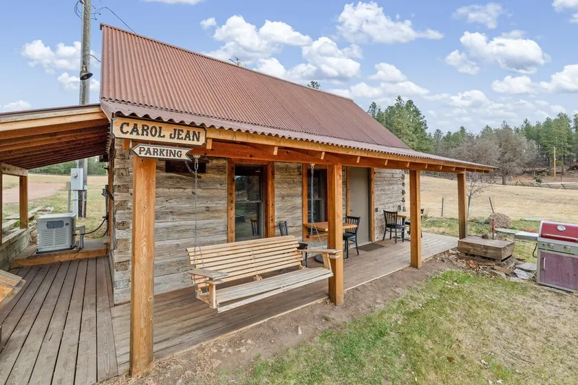Carol Jean Cabin på McDonald Mountain Ranch - Image 1