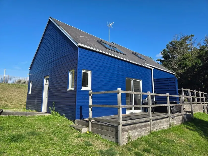 Maison familiale avec terrasse, proche de la mer et équipée, idéale pour des vacances à Bréhal - Image 1