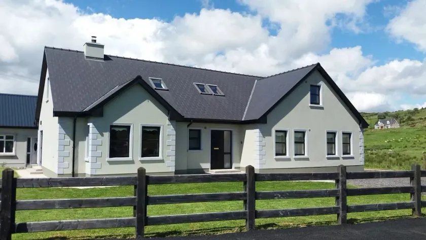 ★ Modern House | Countryside Views | Playground ★ - Image 1