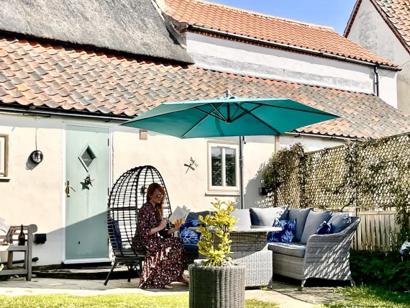 Dog Friendly Cosy Thatched Cottage Footsteps from BLUE FLAG beach with log fire - Image 1