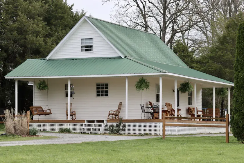 Good Hope Cottage- Amish Country / fire pit - Image 1