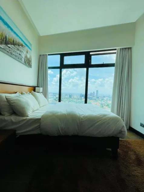 Tastefully furnished apartment with beautiful views - Image 1