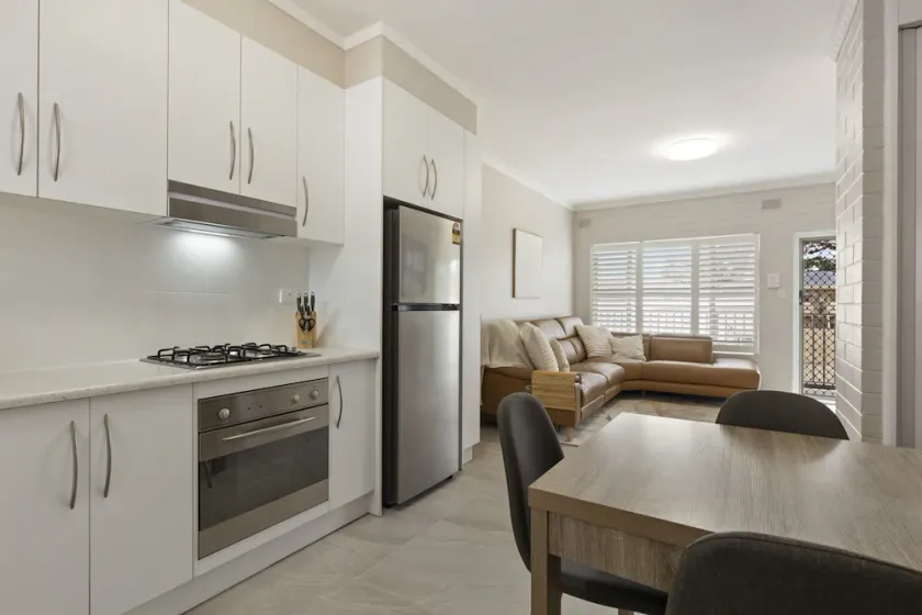 Bright 2-Bed Apartment Steps from Largs Bay Beach - Image 1