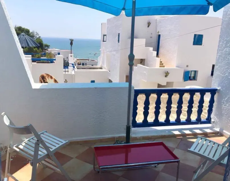 Spacieux appartement avec vue sur la plage de Cabonegro au nord du Maroc - Image 1