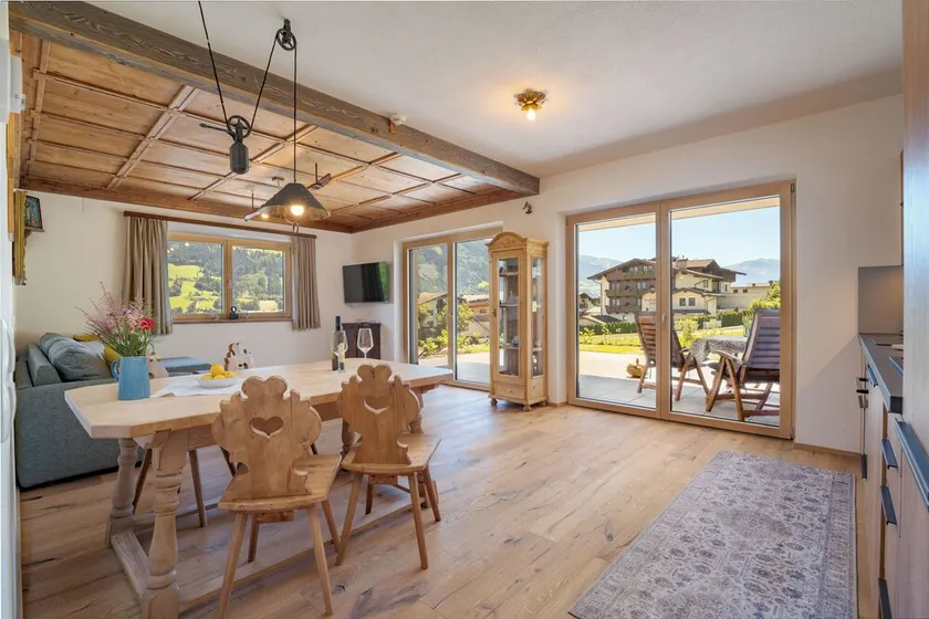 'Lottis Dahuam' centrally located vacation apartment in Fügen, with garden & sauna - Image 1