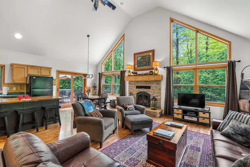 Dog-Friendly Three Little Birds Cottage on 3 Acres - Image 1