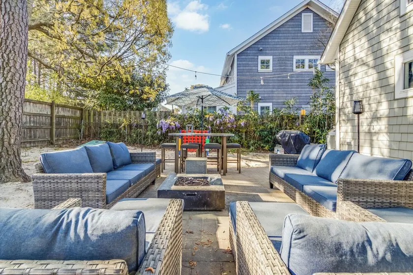 Large Spacious rental with fenced in backyard and pet friendly! - Image 1