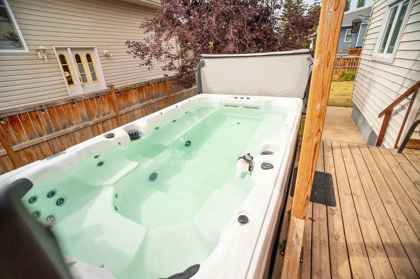 Hot Tub, A/C, Arcade, Fire Pit, King Beds, 5 Min to Water, - Image 1