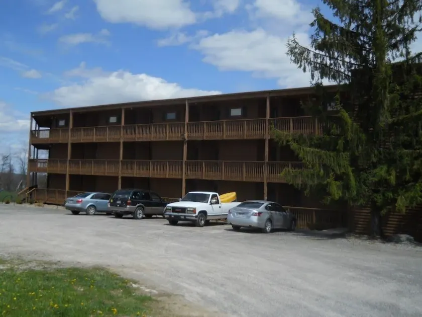 3 camere da letto condominio sul pendio a Winterplace Ski Resort con la comodità di casa - Image 1