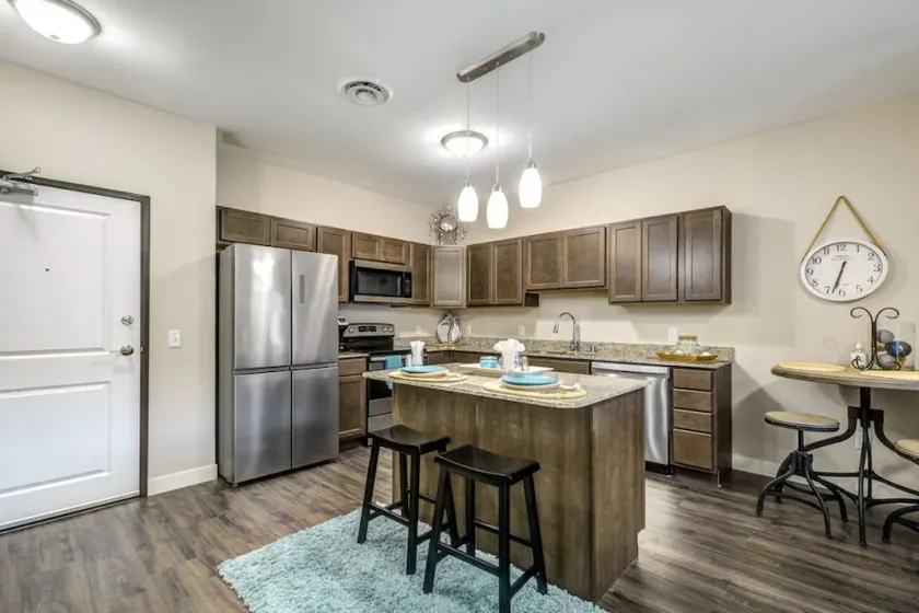 Cozy Apartment in Clubhouse building at Woodside Apartments - Image 1