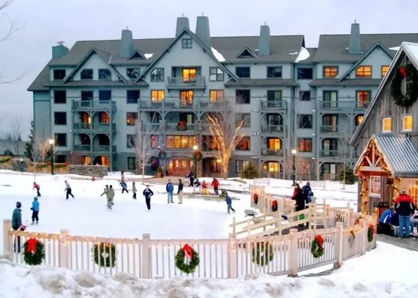 Spacious 4Br/4Bth Lodge With Ice Skating Pond, Heated Pool, 3 Min Walk To Ski - Image 1