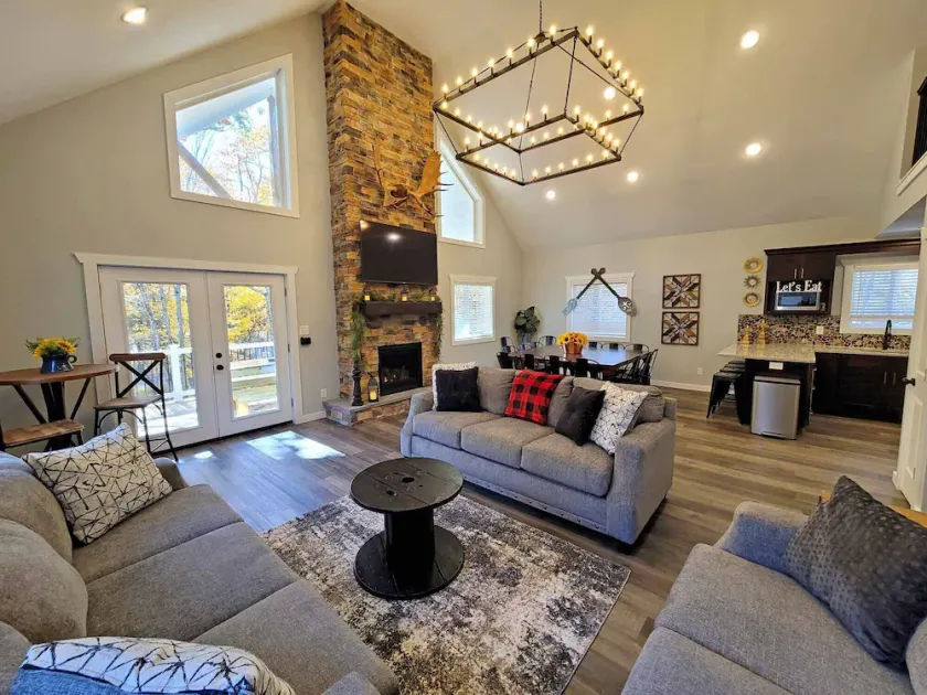Timber Top Terrace - Huge Luxury 6 BR - Sleeps 16 Linens and Towels Included - Image 1