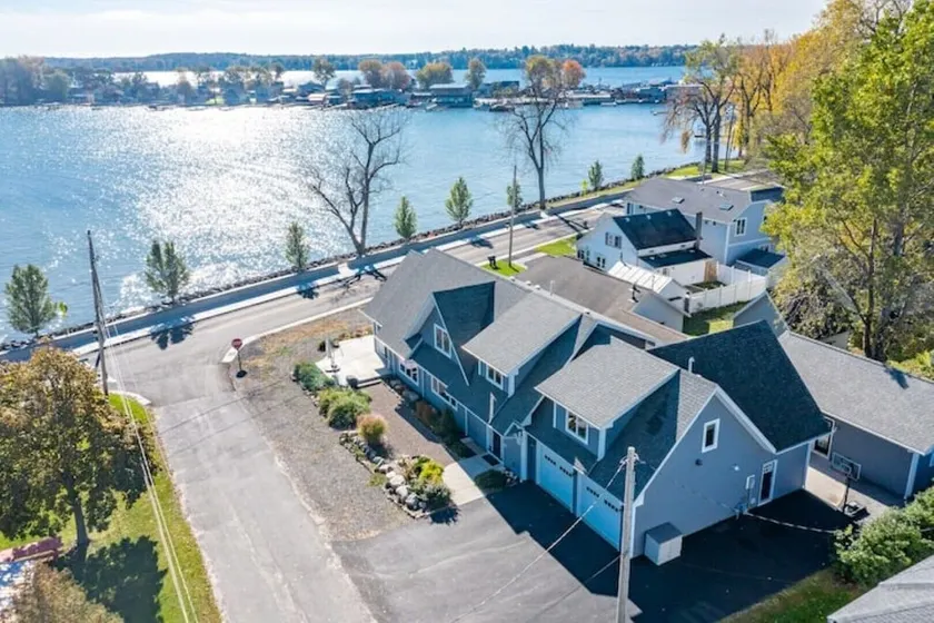 Lake House - Image 1