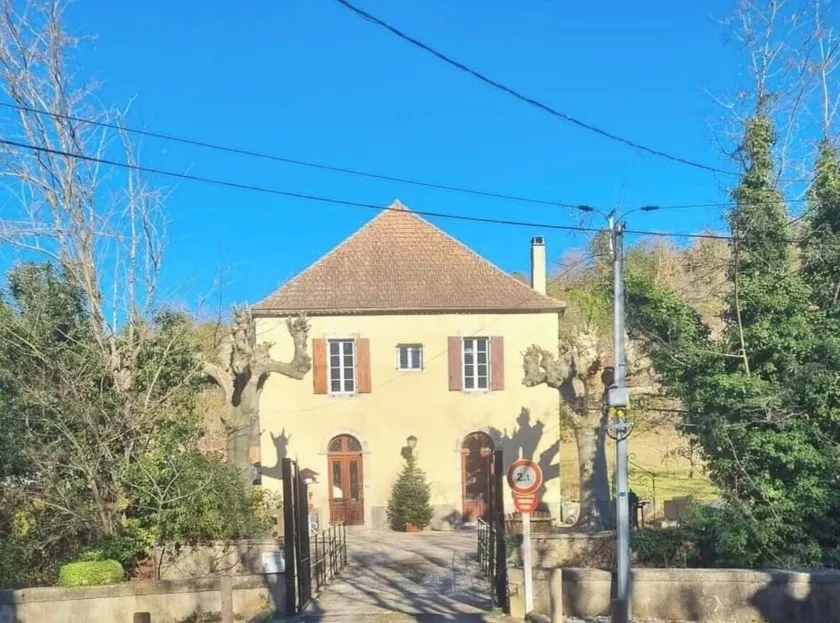 Historical House in Campagne - Image 1