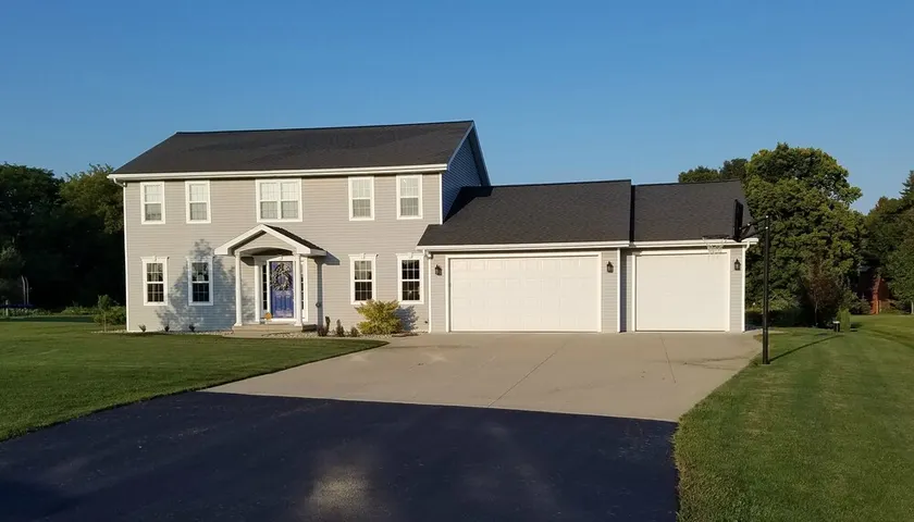 Maison privée spacieuse avec accès rapide à EAA - Image 1