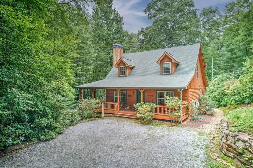 Spectacular Creek-side Mountain Home with Private Trail to Panthertown Valley - Image 1