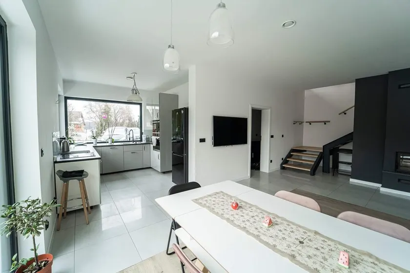 Exclusive Villa 1 min from Lake, for families with kids, games room - Image 1