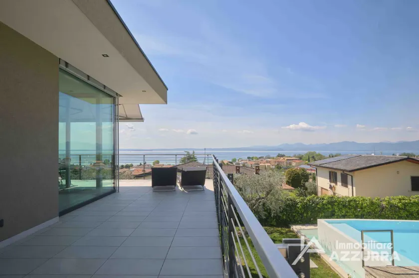 VILLA MADABA '- VILLA i moderne stil med pool og søudsigt i BARDOLINO - Image 1