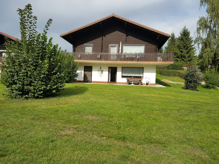 Cozy rustic Bavarian holiday apartment on the lake in the holiday village of Hoher Bogen - Image 1