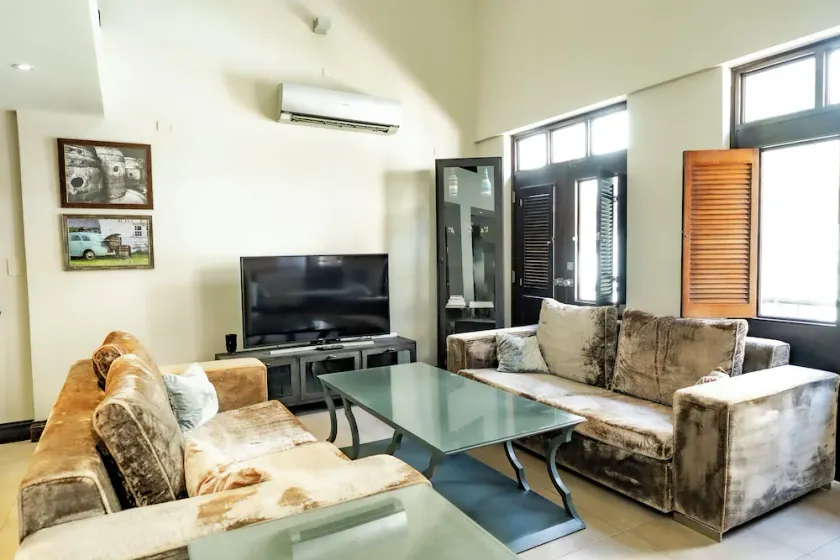 Private Colonial Casco | 3 Suites + 2 Parkings - Image 1