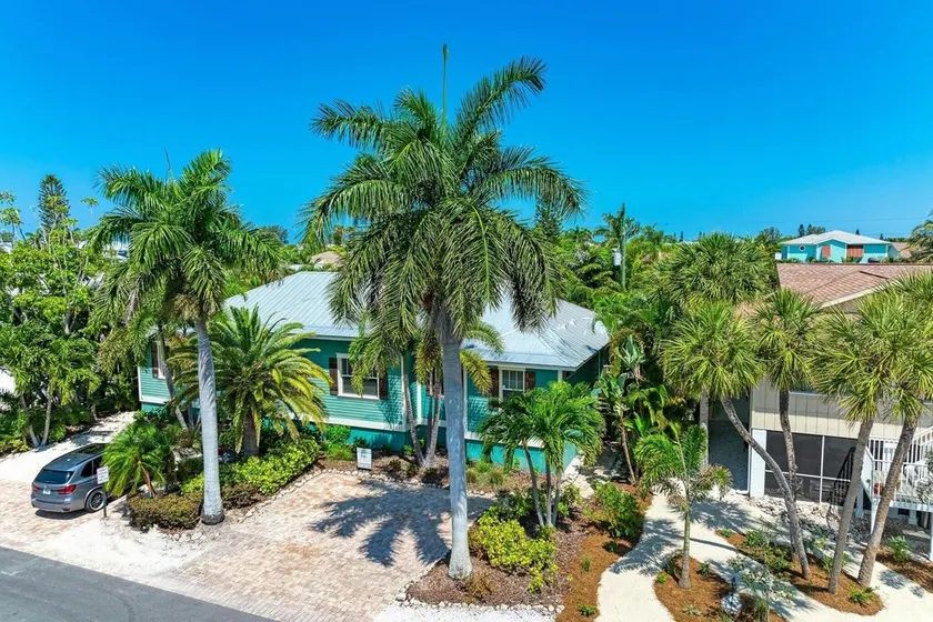 Caribbean Surf managed by Beach Retreats - Image 1