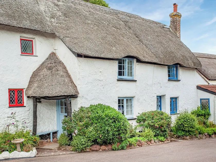 2 bedroom accommodation in Holcombe, near Dawlish - Image 1