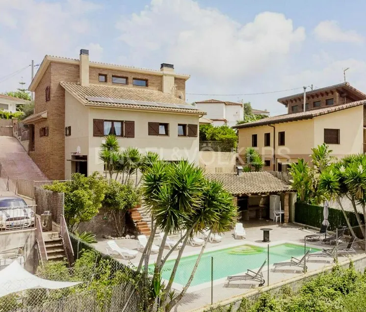 House sleeps 19. 2.5 km from beach, 8 km from Sitges, 45 km from Barcelona, Tarragona - Image 1