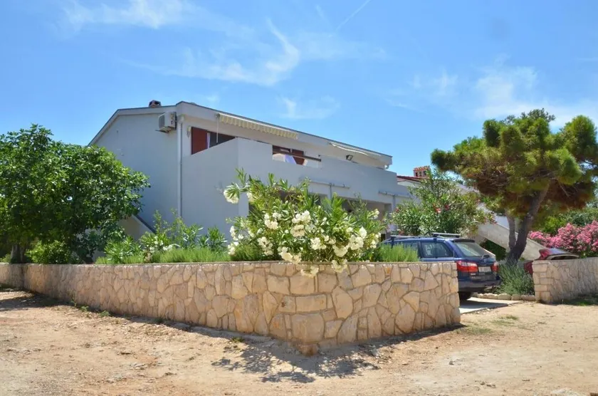 Apartments Vlado, (16209), Povljana, hr - Image 1