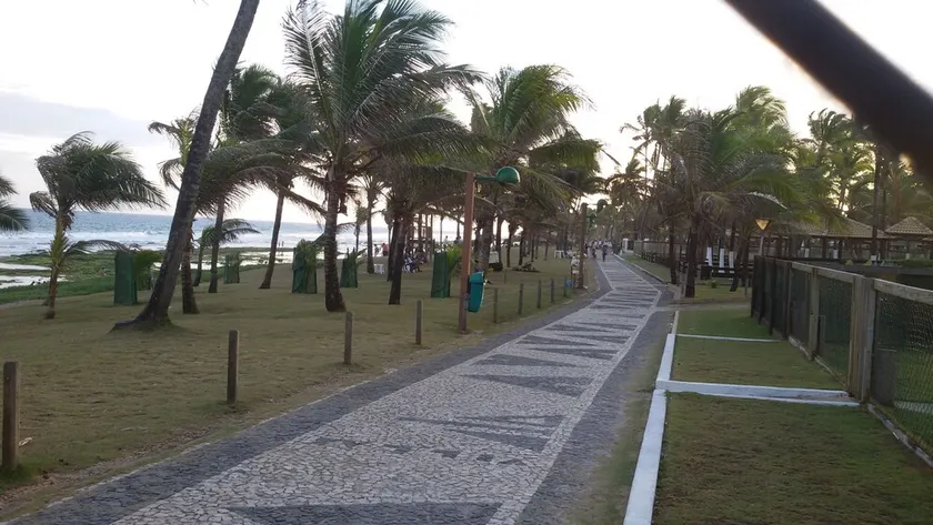 Prime beachfront location, cleaning service, 24-hour reception. - Image 1