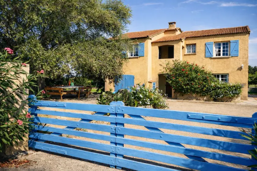 🏡 Renovated Family Home with Garden & Beach 10 min Walk - Image 1