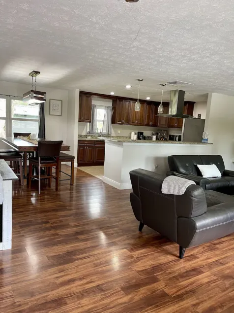 Charming Farmhouse Getaway in Plant City - Image 1