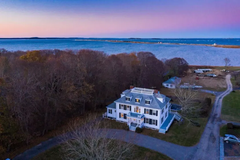 Warren House, Ocean Side, fantastisk utsikt, Nära till stan och stranden, pool badtunna - Image 1