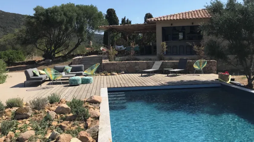 Vivenda de luxo e tranquila, com piscina - 10 minutos das praias - Image 1