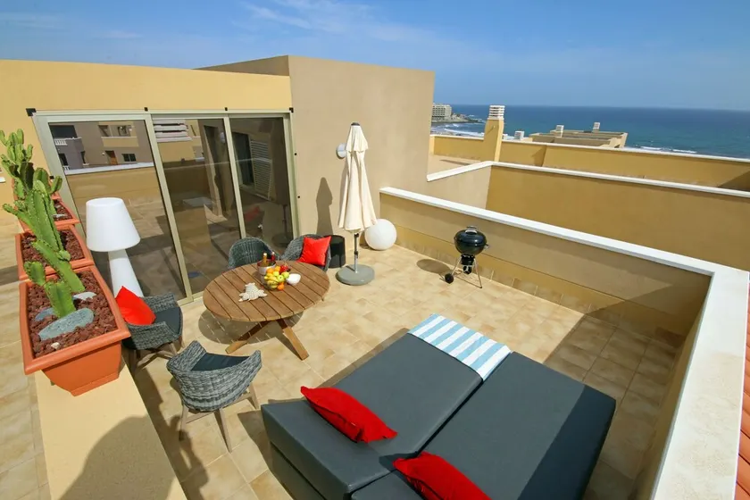 Einfach herrlicher Luxus 2-Zimmer-Maisonette-Dachgeschoss mit Meerblick, Pool und WLAN - Image 1