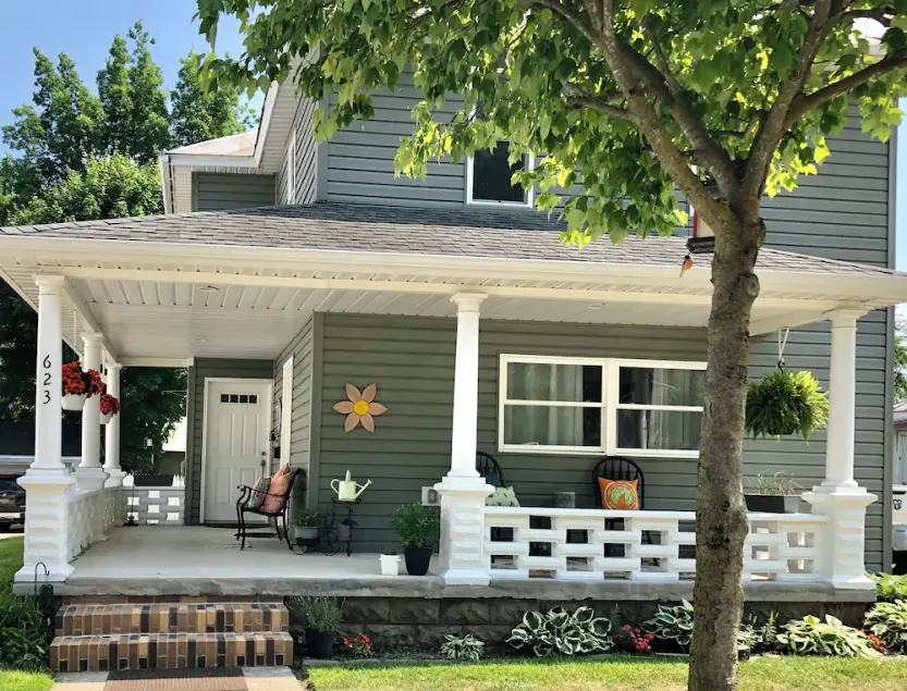 Cute cozy apartment. Half a block walking distance from beautiful downtown Ionia - Image 1