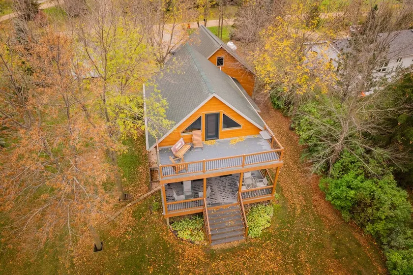 Lakeside 3-bdrm chalet cabin near Alexandria - minutes from Carlos Creek Winery! - Image 1