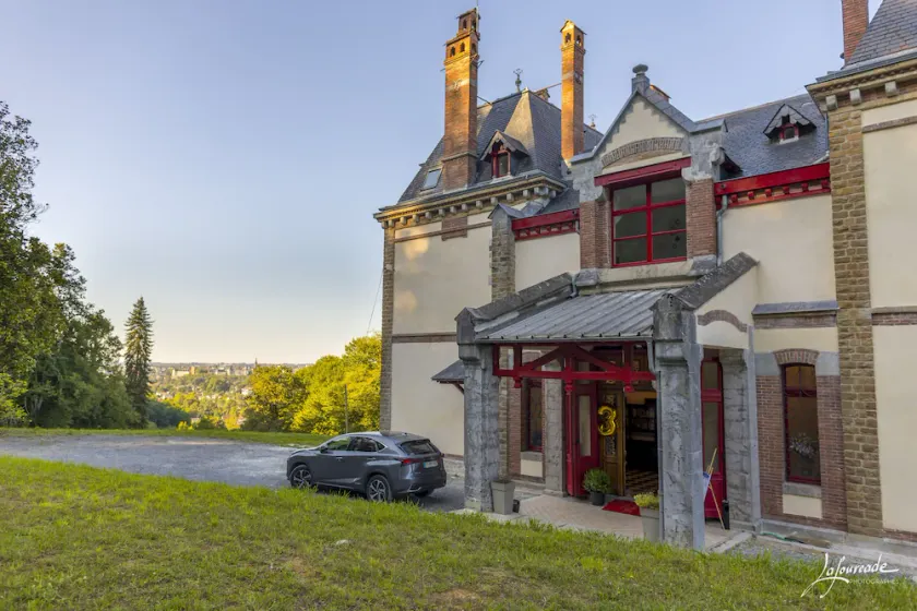 Château de La Tisnère on the outskirts of Pau - Image 1
