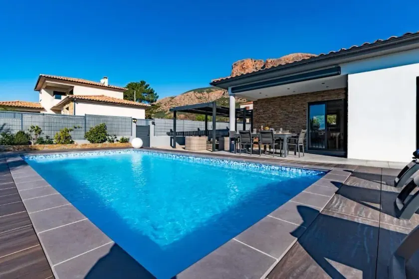 Villa 8 People with Private Pool - Image 1