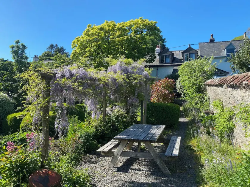 Magnolia View - Image 1