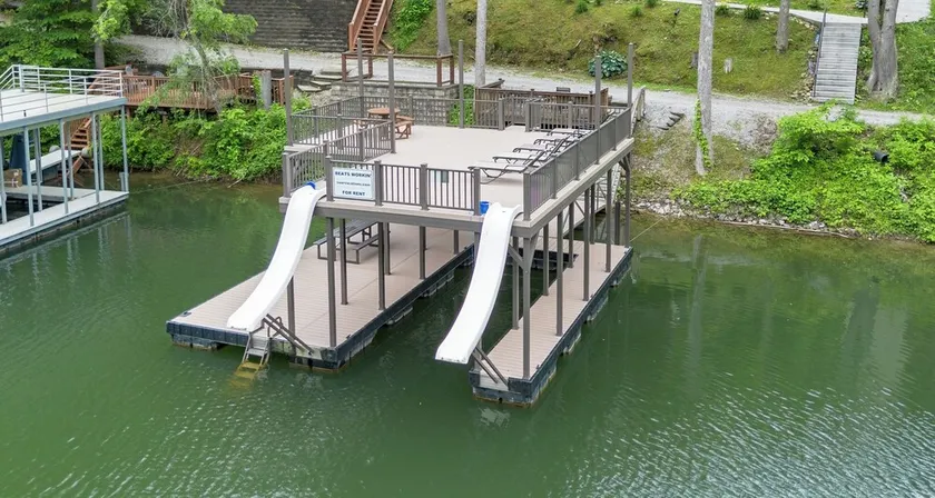 Beats Workin'-Renovierte Lakefront Villa, Neues 2-stöckiges Dock mit Slide Apr '20 - Image 1