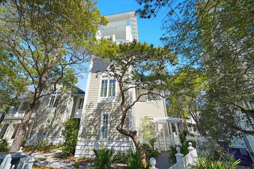 Sleeps 6 in Heart of Seaside, FL! King Primary + 2 Adult Bikes! - Image 1