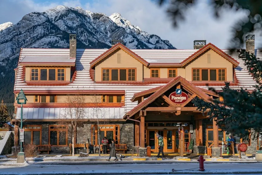 Superior King Room in Downtown Banff - Image 1