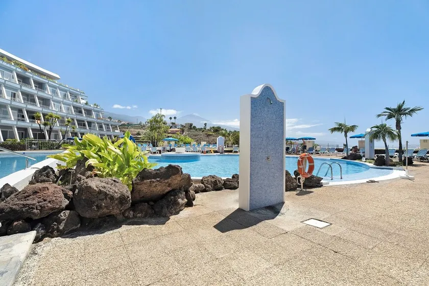 Apartamento vacacional \"La Quinta\" con vistas al mar, piscina compartida y Wi-Fi - Image 1