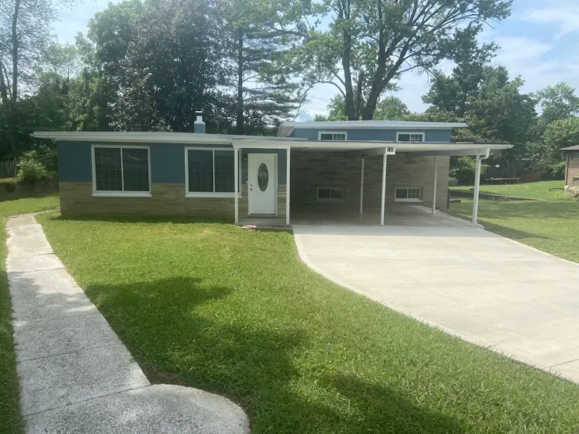 Cozy, Spacious, Great Location to amenities - Image 1
