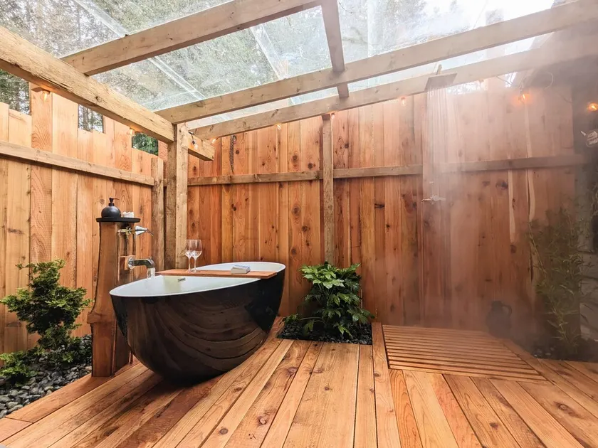 Private cottage in Shawnigan lake / Cobble hill area - Image 1
