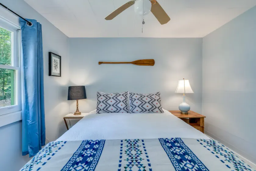 Creekside vintage retreat with HOT TUB! - Image 1