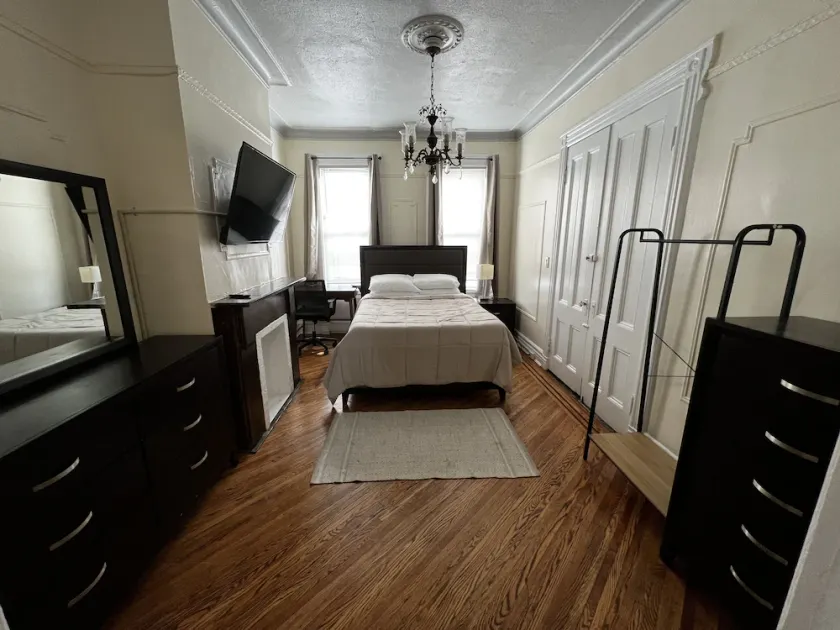 Quiet Vintage Apartment - Image 1