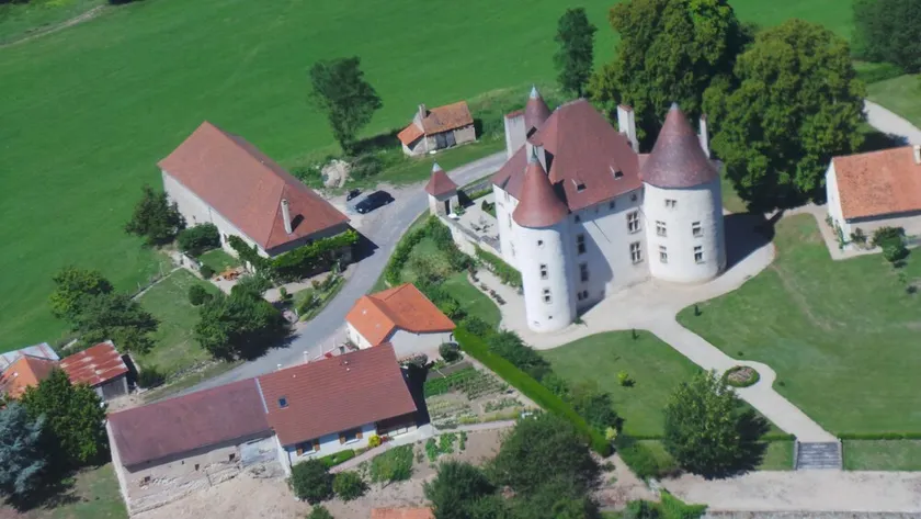 Pragt charmerende hus, roligt, i det grønne ... men 5 minutter fra Vichy - Image 1