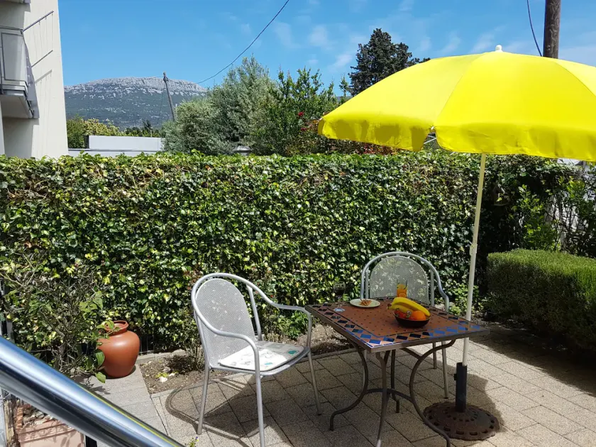 Proprio giardino privato + Mtrs To Beach, bar e negozi - Image 1